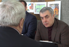 Выездной личный прием граждан провели руководители правительства края в Николаевске-на-Амуре