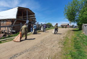В Ульчском районе продолжаются акции по очистке территорий населенных пунктов и берегов водных объектов  от мусора