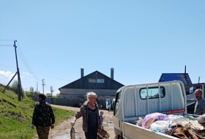 В Ульчском районе продолжаются акции по очистке территорий населенных пунктов и берегов водных объектов  от мусора