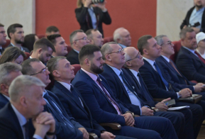 Михаил Дегтярев провел расширенное заседание правительства Хабаровского края